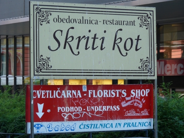 2009_07_16 027 Ljubljana - bord voor restau 'Skriti kot'