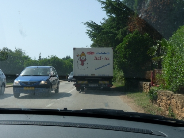 2009_07_23 057 onderweg naar Umag - vrachtwagen met ijsjes