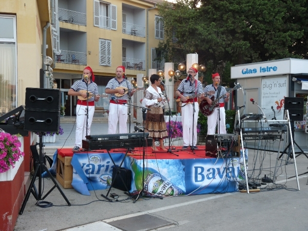 2009_07_23 108 Novigrad - vissersfeest muziekgroepje