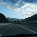 2009_07_25 001 onderweg in Oostenrijk - wolken, bergen, snelweg