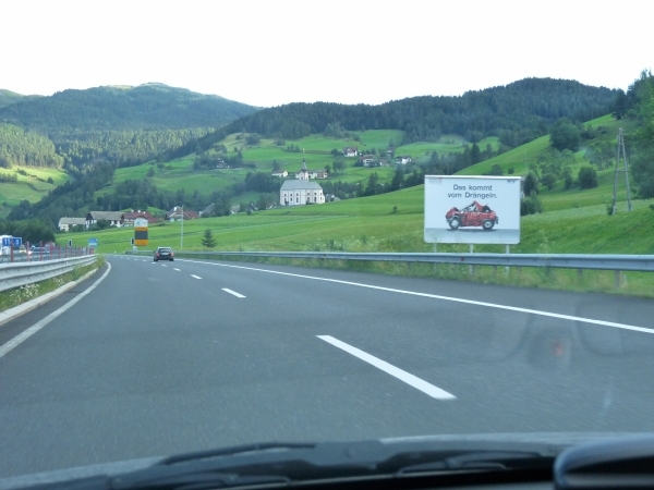 2009_07_25 007 onderweg in Oostenrijk - wolken, bergen, snelweg -