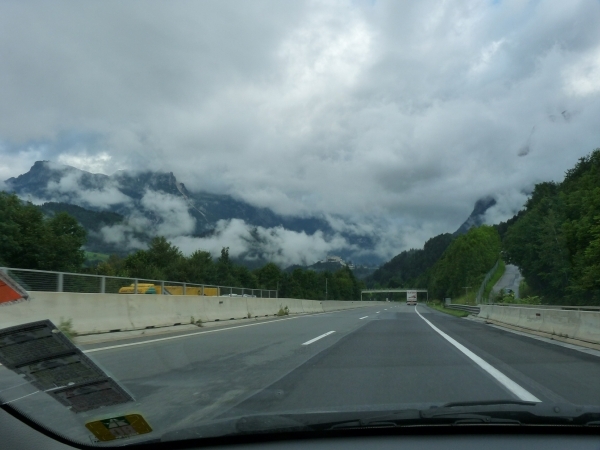 2009_07_25 019 onderweg in Oostenrijk - wolken, bergen, snelweg