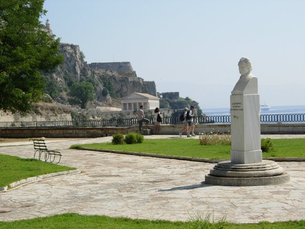 standbeeld dichter D.Solomos