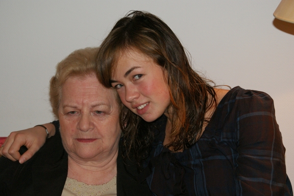 Oma en kleindochter Laura