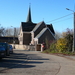 Richting kerk rechts af een pad in