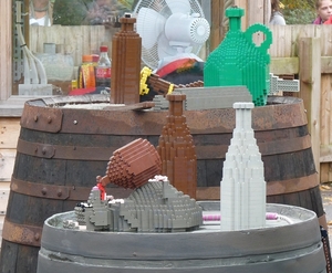 2009_10_31 024 Windsor Legoland - dronken rat in Lego