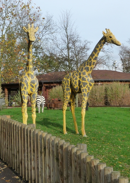 2009_10_31 047 Windsor Legoland - giraffen en zebra in Lego