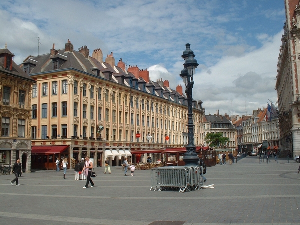 Lille _Place du Theatre, bij het centrale plein, met enkele karak