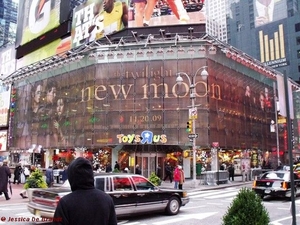 2009_11_12 NY 06B Times Square ToysRus
