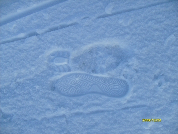 voetstappen  in de sneeuw
