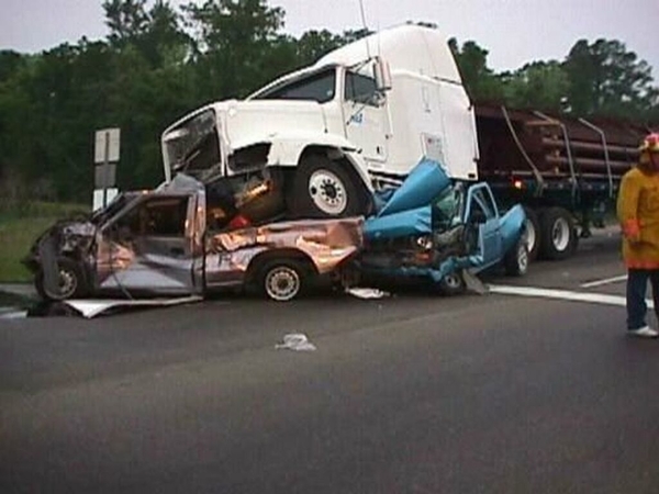 Accident_FreightOnTop