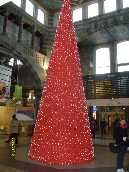 KERSTBOOM IN HET STATION GENT SINT-PIETERS