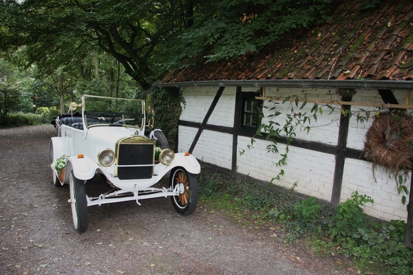 SINT HUIBRECHTS HERN bruidswagens oldtimer