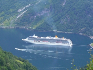 de loveboot in de fjord Hardanger