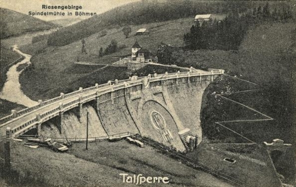 De stuwdam ca 1910