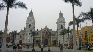 kathedraal op de plaza de armas in lima
