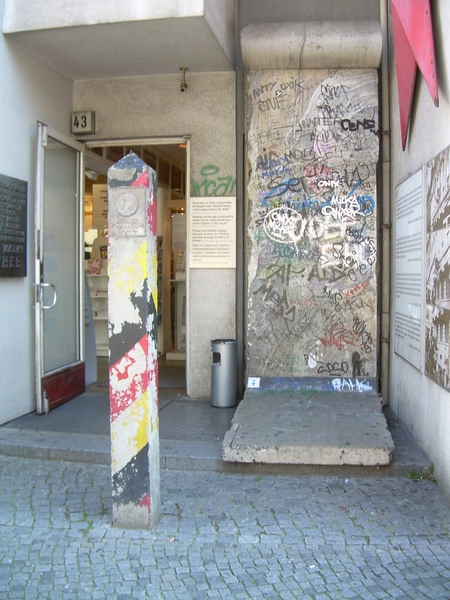 Checkpoint Charlie Museum 3