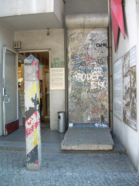 Checkpoint Charlie Museum 4