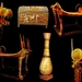 B  Egyptisch museum   Lijk bedden - details  - kist en vaas