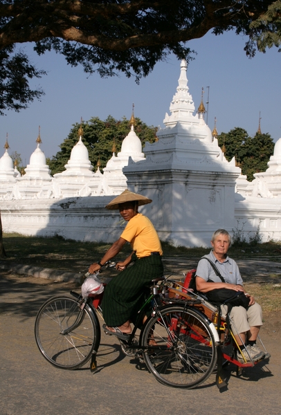 Mandalay : de Kuthodaw Pagode