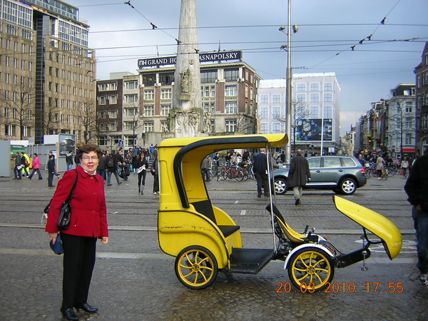 taxi op de Dam in Amsterdam