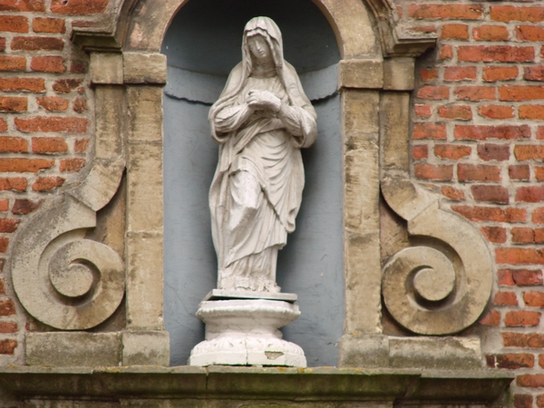 Boskapel - gevelbeeld van Maria