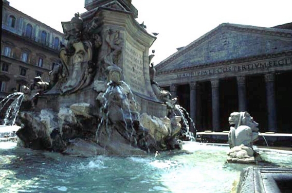 c20  Pantheon fontein detail