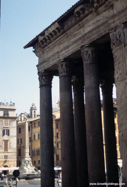 c210 Pantheon met fontein