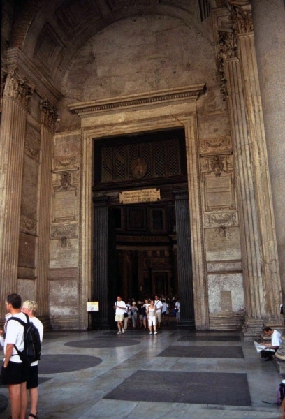 c211 Pantheon hoofdingang