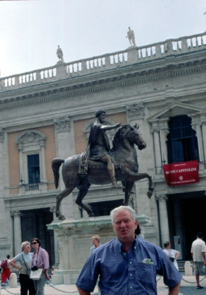 e210 Marcus Aurelio standbeeld en  Archief of capitolino