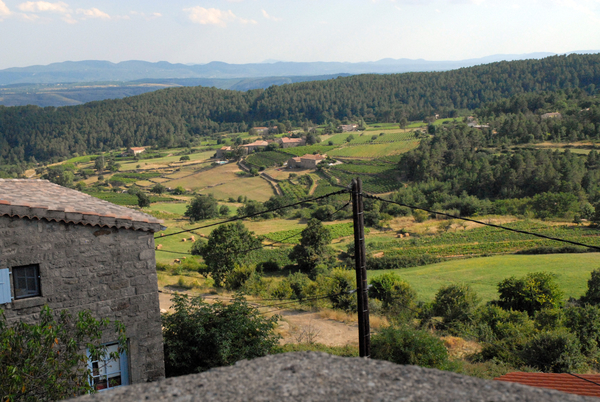 zicht op de vallei vanuit het hotel in Sanilhac