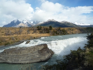 3c Torres del Paine NP _Rio Paine, cascade _P1050741