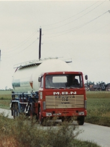 Scania 31 met Sprayfo bulk