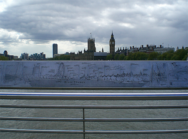 uitzicht-van-Golden-Jubilee-Bridge