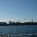 In het voorbij varen van de marine haven van Brest