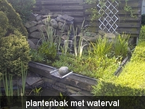 plantenbak met watervalletje