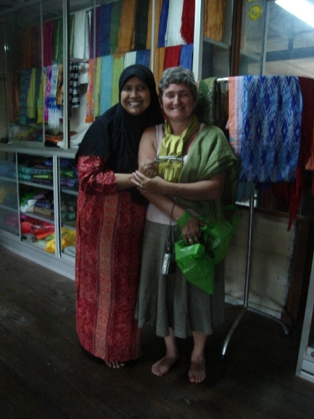 Hand Woven Silk winkel in Sempange -Sengkang-Zuid Sulawesi