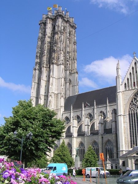 Onze eerste monumentenstop: Sint_Romboutstoren Mechelen