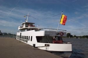 009 Antwerpen - Instappen in de boot