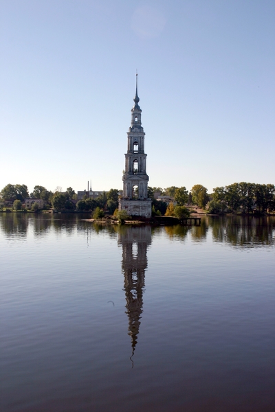 Kaliazine - St-Nikolaaskathedraal - alleen toren  boven water!