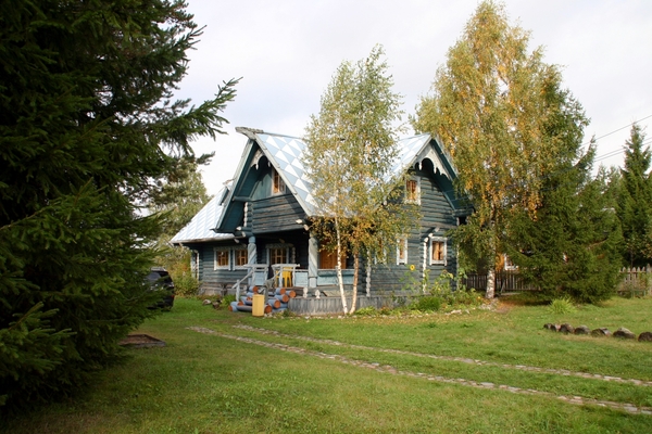 Bewoonde houten huisjes gebouwd Russische traditie