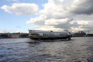 Supersnelle glijboot op de Nevarivier