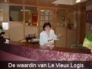 De waardin van Hotel Vieux Logis