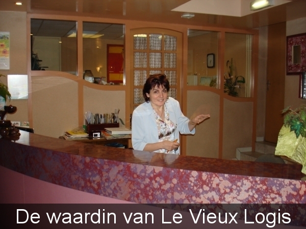 De waardin van Hotel Vieux Logis