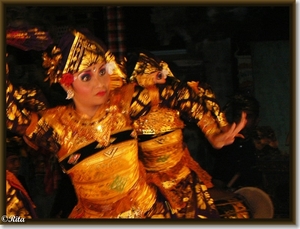 sized_Balinese dansen bij Dwi Mekar 060a