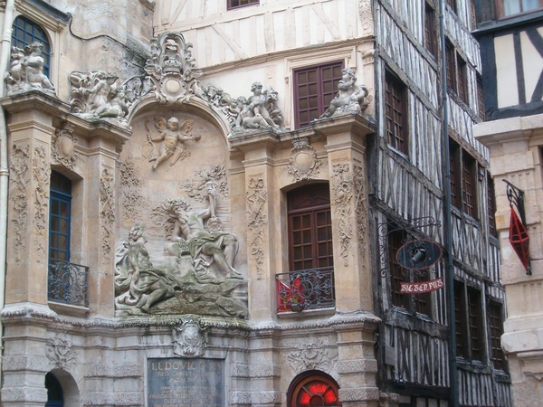 beeldhouwwerk in Rouen