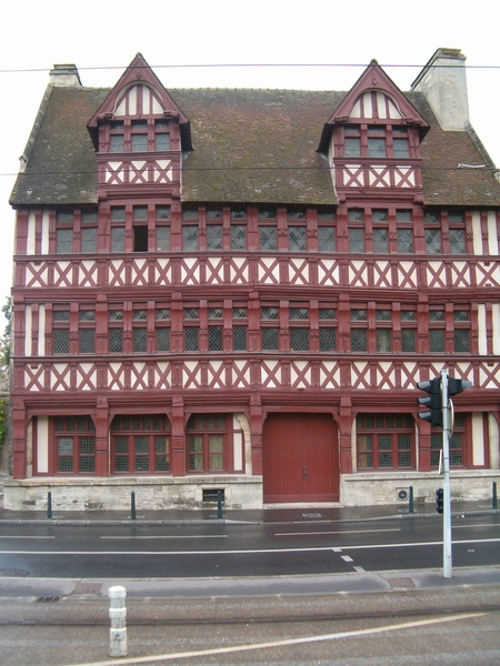 Prachtvoorbeeld van een typisch Normandisch huis te Caen