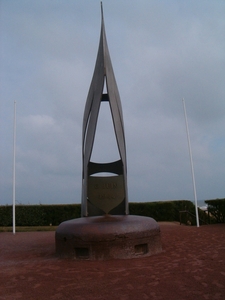 Ouistreham monument ter ere van Cdt Kieffer en zijn troepen