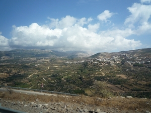5c Golan hoogte _zicht op nederzetting en berg Hermon _P1070387