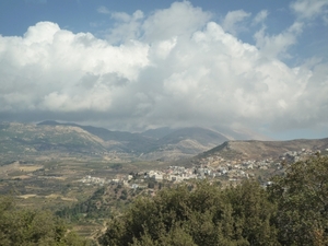 5c Golan hoogte _zicht op nederzetting en berg Hermon _P1070388